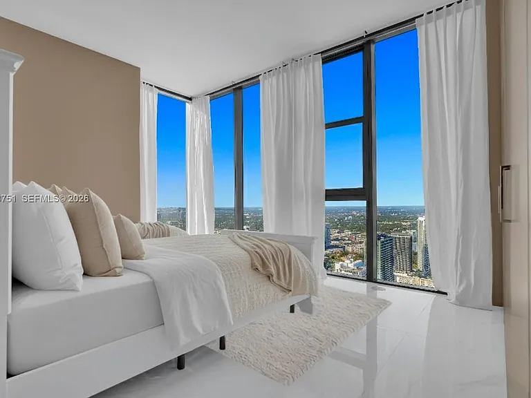 700 NE 24th St #Penthouse 5801 — Photo 29