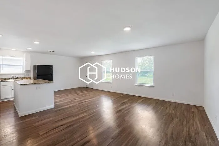 1722 Beacon St — Photo 3