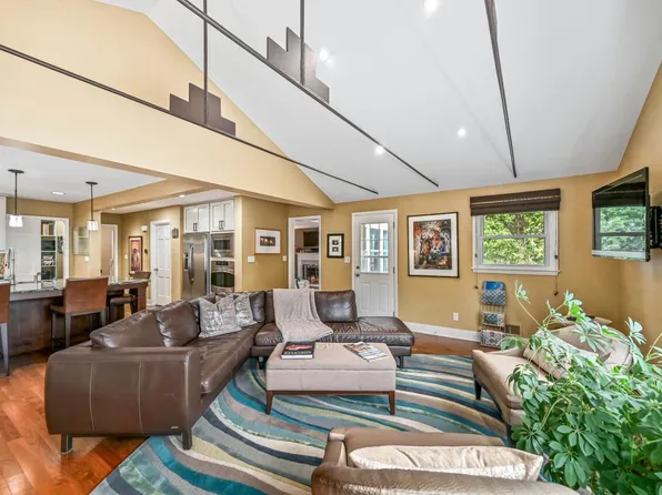 6225 North Berkeley BOULEVARD, Whitefish Bay, WI 53217