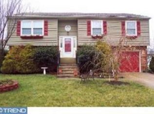 4 Ritchie Dr, Bear, DE 19701