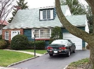 170 Chestnut St, Garden City, NY 11530