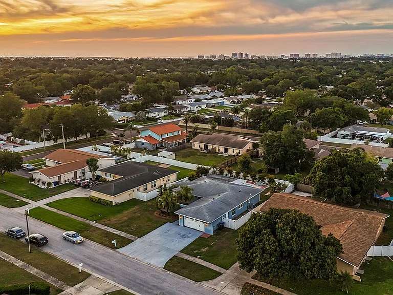 Sunny Breeze Ave — Photo 3