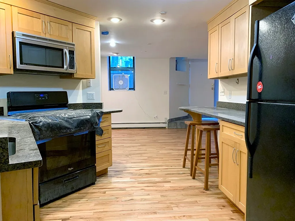 Building Photo - 51 Park Dr #B2