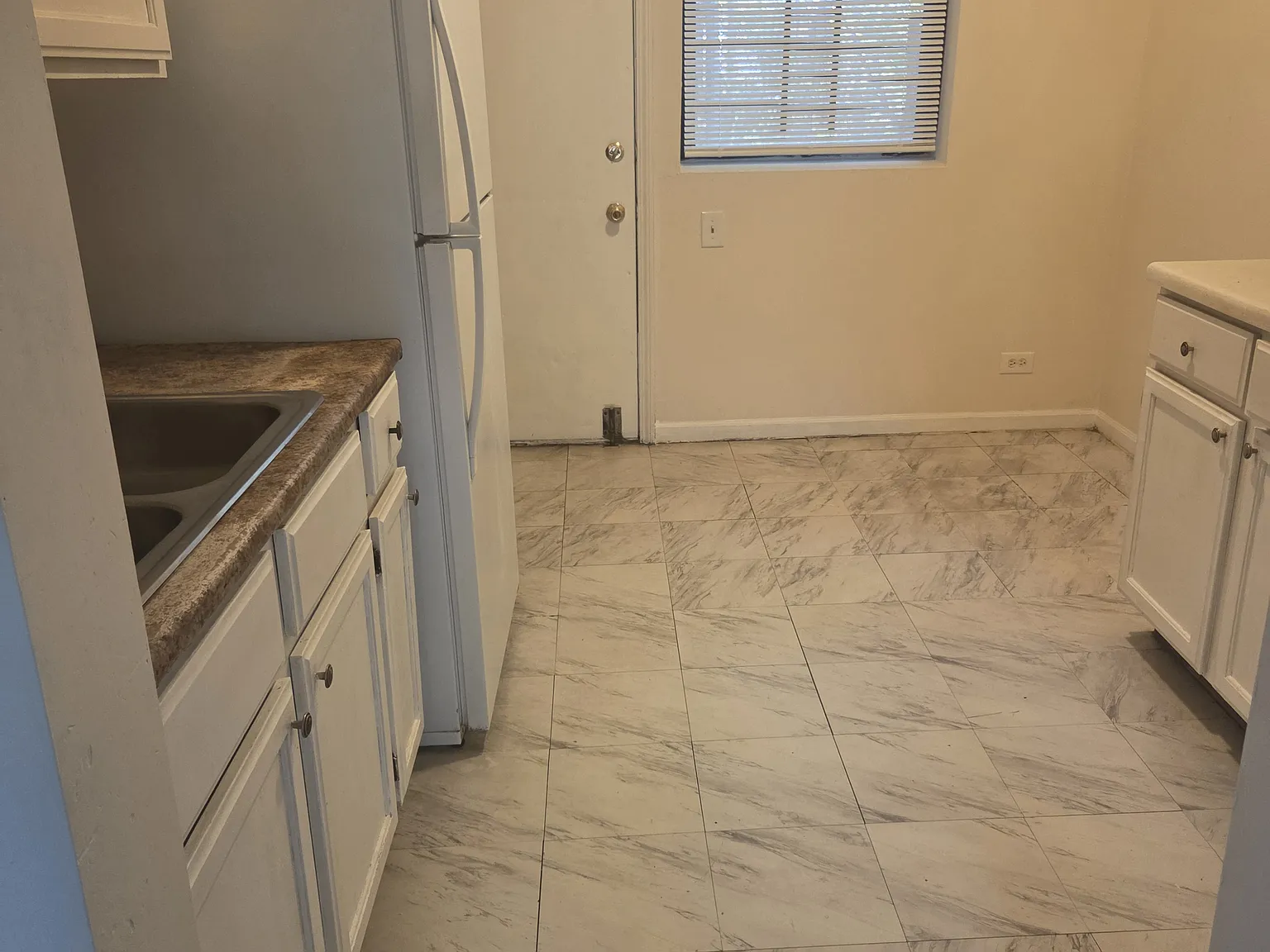 2 bed, $1,400 — Photo 2