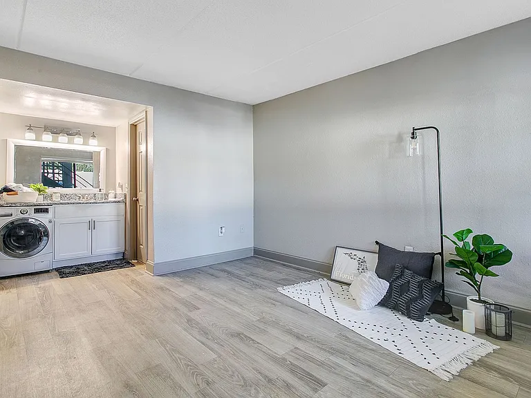 3435 S Orange Ave — Photo 36