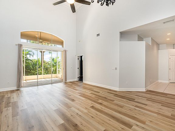 5th image of 525 Siena Ct