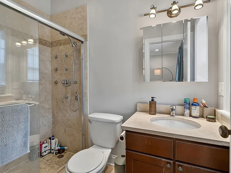 Hinman Court Condos — Photo 43