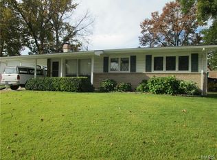 2433 Saint Robert Ln, Saint Charles, MO 63301