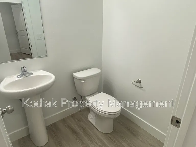 1087 N 1840 W — Photo 9