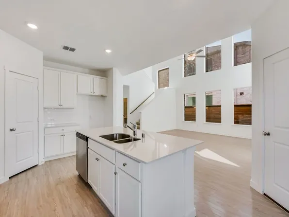 1412 Sun Garden Way, Justin, TX 76247