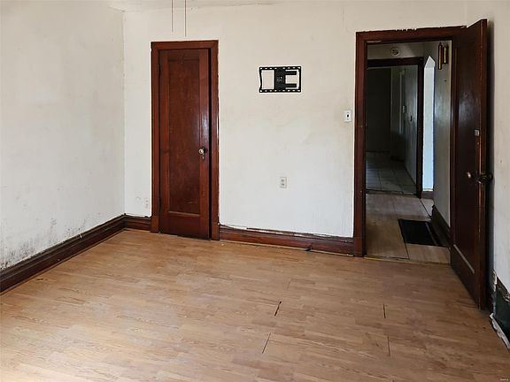 5th image of 8005 Allen Ave
