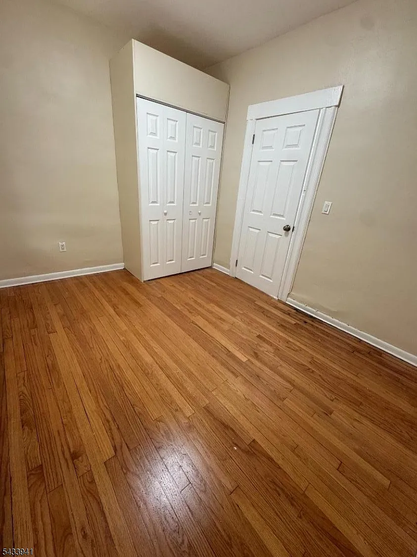 Building Photo - 517 Clifton Ave #2