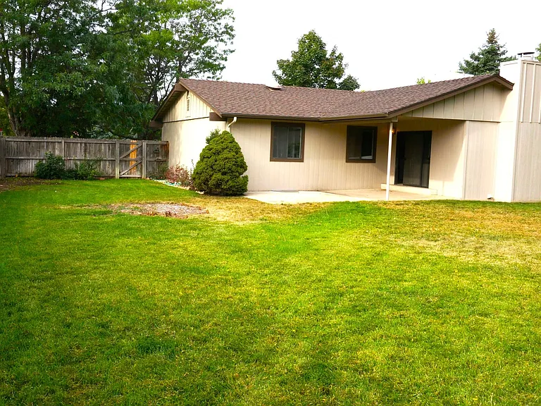 11891 E Arkansas Ave — Photo 3