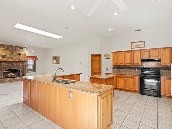 4th image of 562 S Pine Meadow Dr