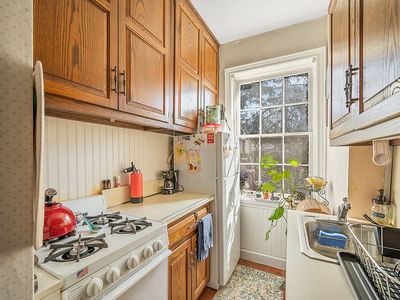 38-30 Douglaston Pkwy #C2, Little Neck, NY, 11363