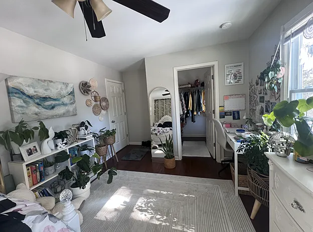 Bedroom toward entrance