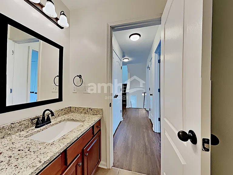 826 Durham Ct — Photo 17