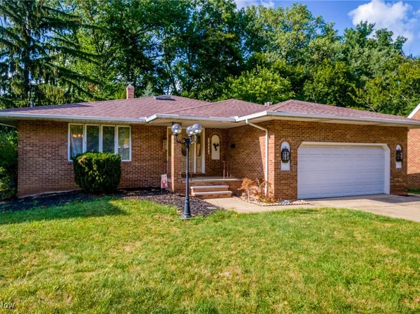 10540 Notabene Dr, Parma Heights, OH 44130