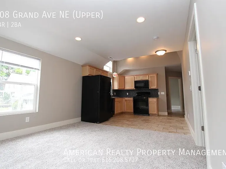 308 Grand Ave NE — Photo 4