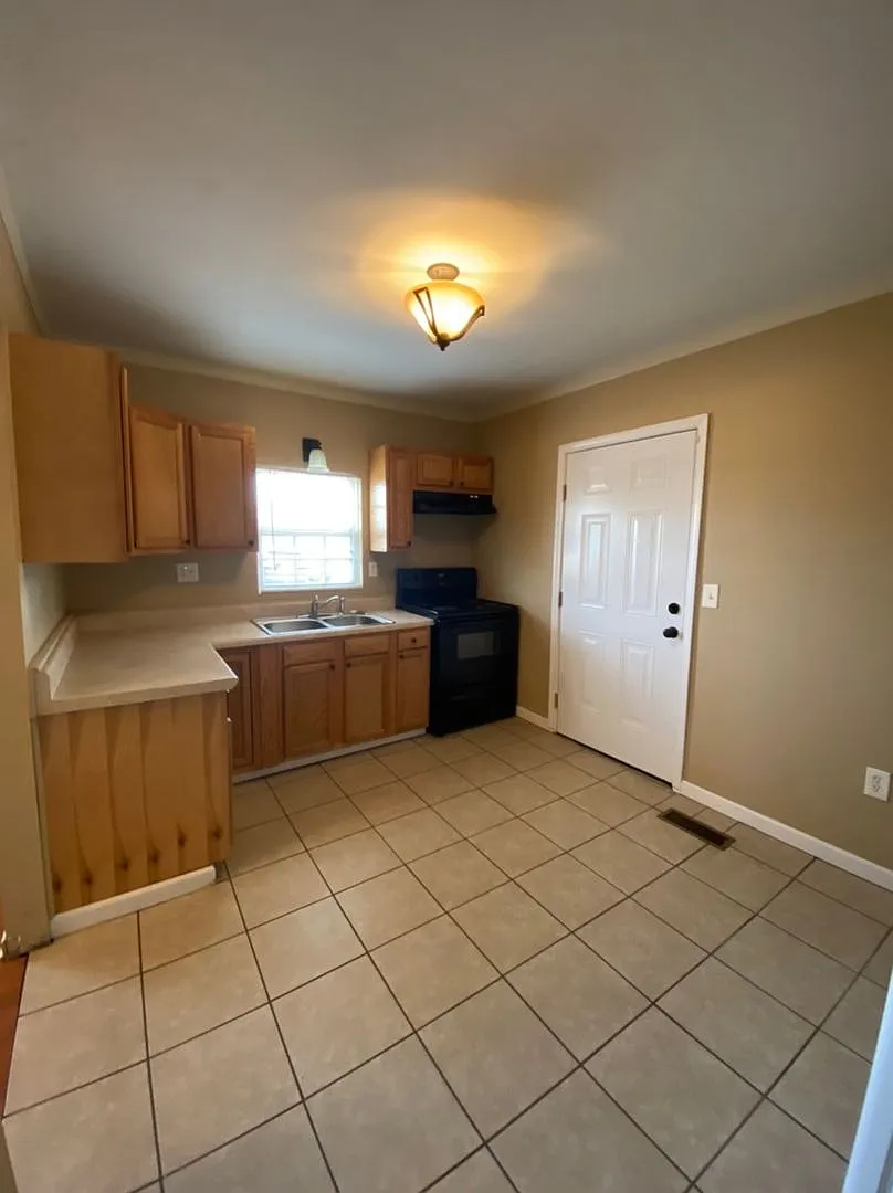 705 Knox Avenue — Photo 2