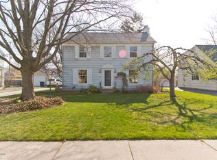 1424 Edgewood Ave SE, East Grand Rapids, MI 49506