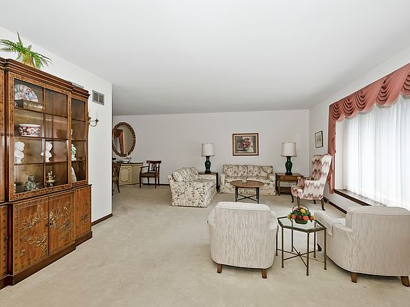 3rd image of 14042 S Putney Pl