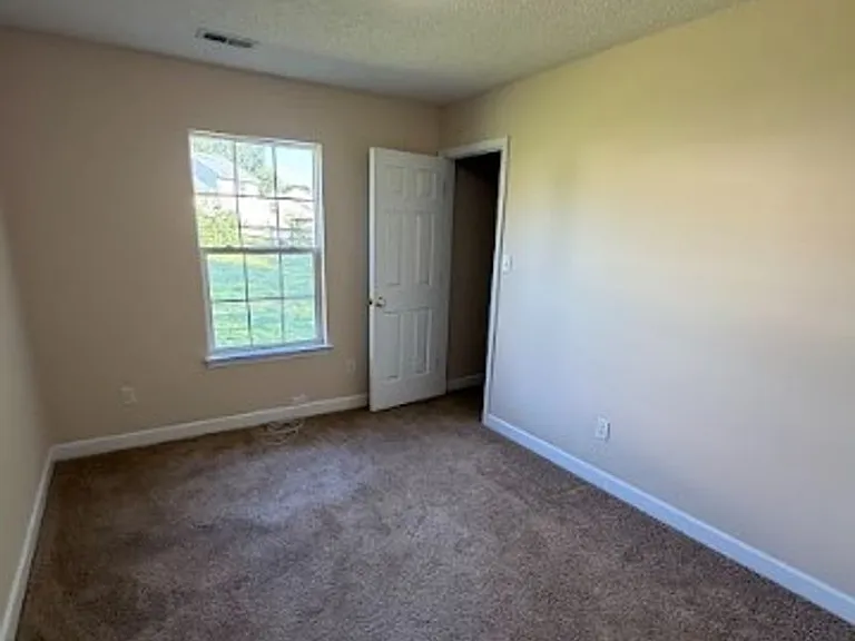2420 Damascus Dr — Photo 10