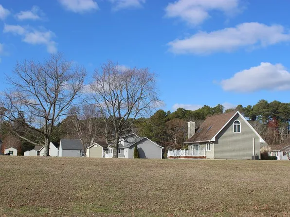 79 Yardarm Dr, Greenbackville, VA 23356