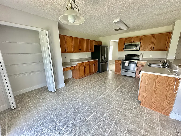 107 Keystone Crest Ct — Photo 2