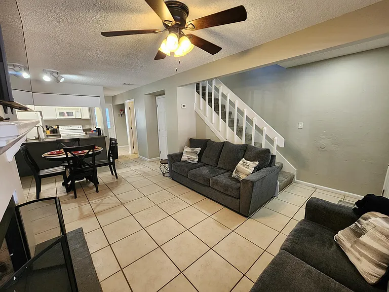 2228 Timberwood Cir N — Photo 2