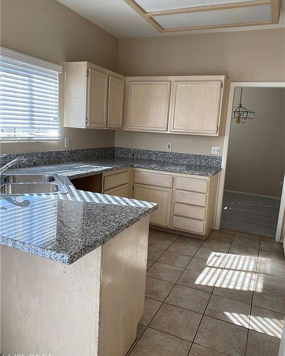 1st image of 1400 Canyon Rose Way