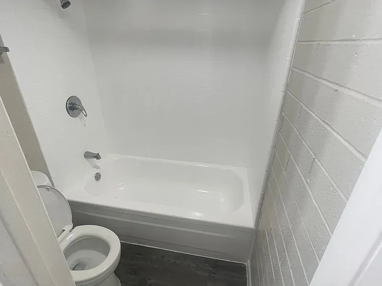 Elton Studio Suites — Photo 24