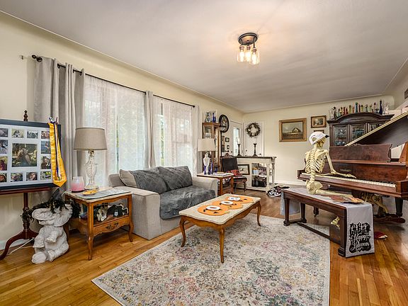 3rd image of 45 Laurel Dr
