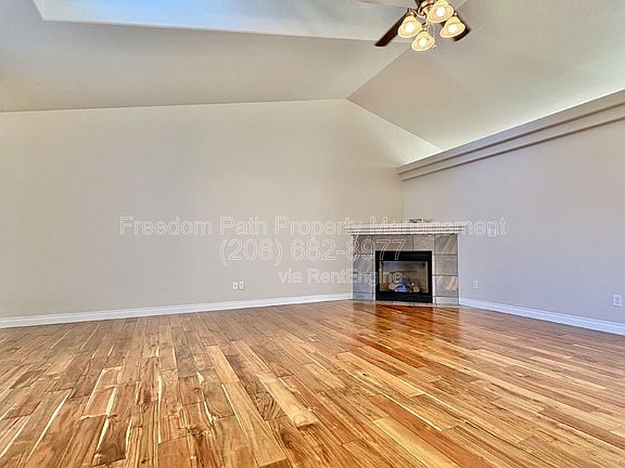 3rd image of 594 W Ashworth Ln