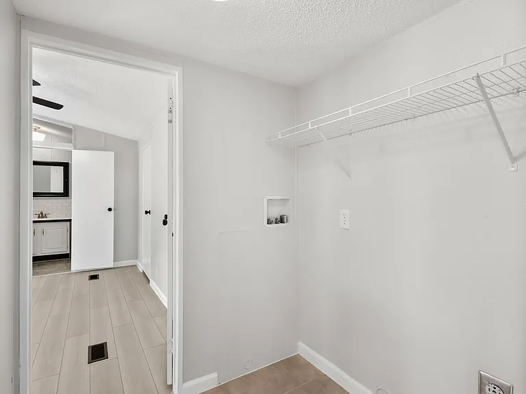 25494 Deepwood Dr #B — Photo 21