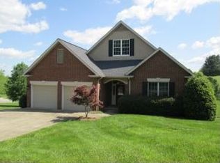 23 Hunters Ridge Rd, Johnson City, TN 37604