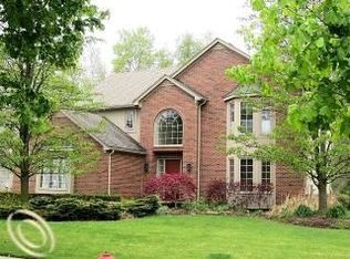 1359 Woodbridge Ln, Wixom, MI