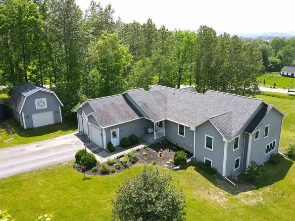 33 Crab Apple Ln Unit 1, Newport, VT 05855