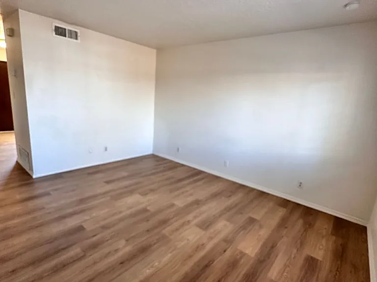 3618 Lafayette Drive Ne — Photo 6