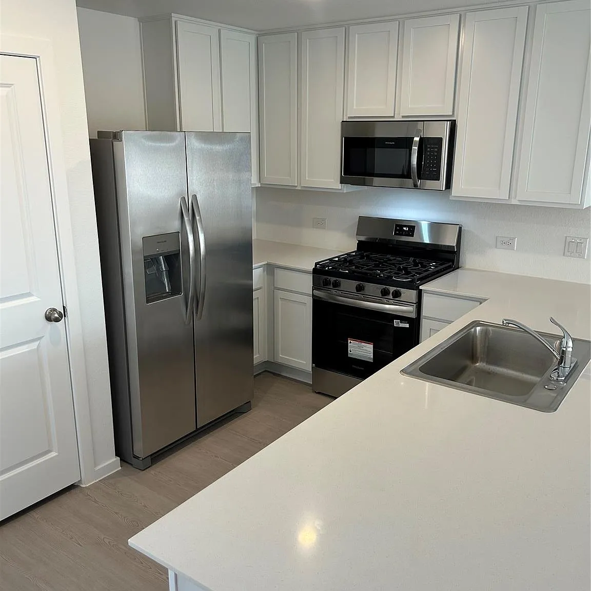 4 bed, 2.5 bath, 2050 sqft, $2,100 — Photo 4