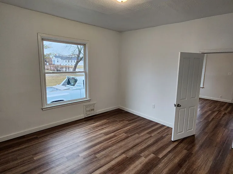 2320 Howe St — Photo 34