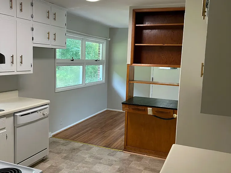 377 Pinehurst Dr — Photo 5