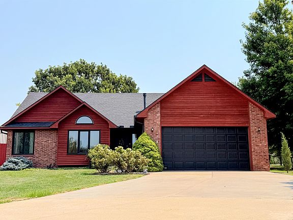 2nd image of 375 Lake Rd