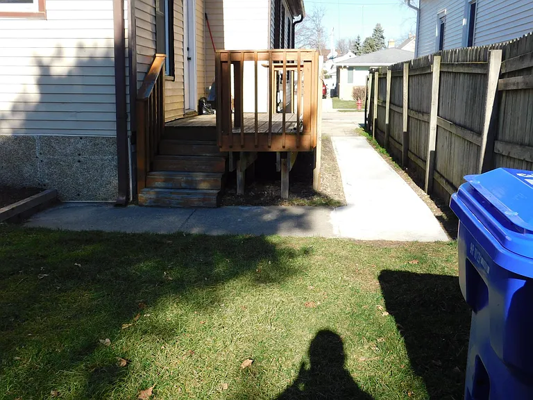 1009 44th St — Photo 3