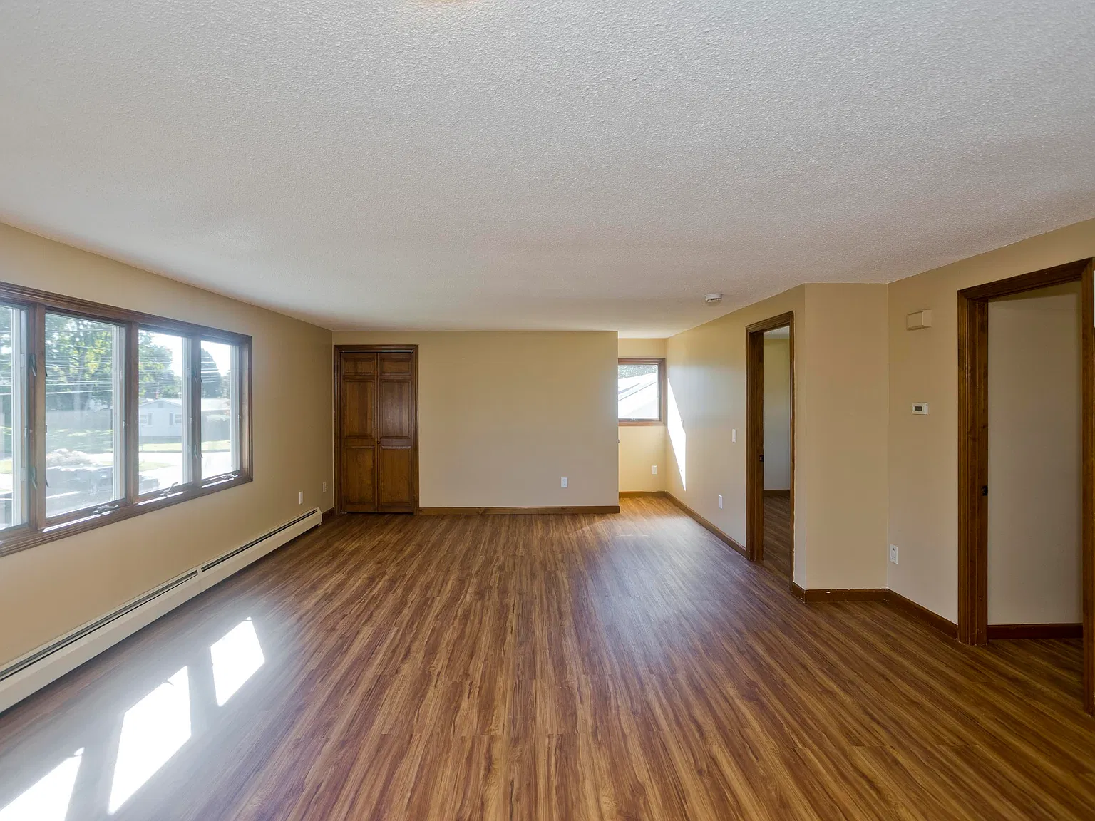 1 bed, 900 sqft, $1,550 — Photo 3