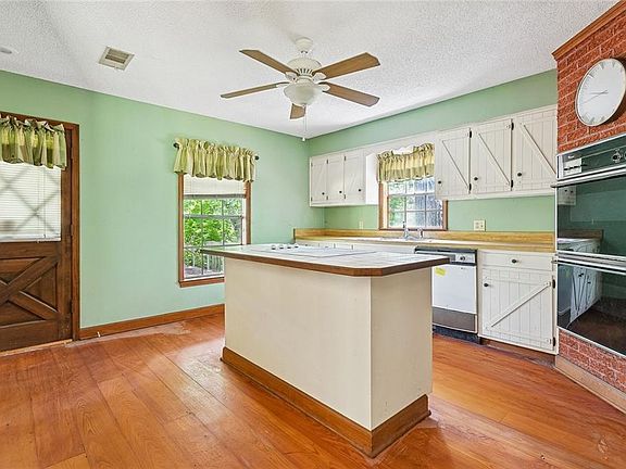 4th image of 302 Montmartre St
