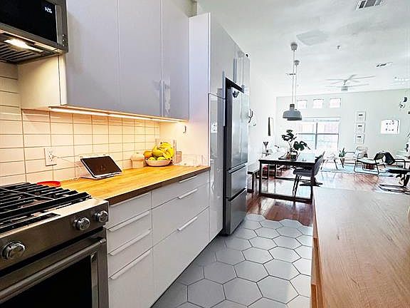 5th image of 8715 Meadowcroft Dr Unit 802