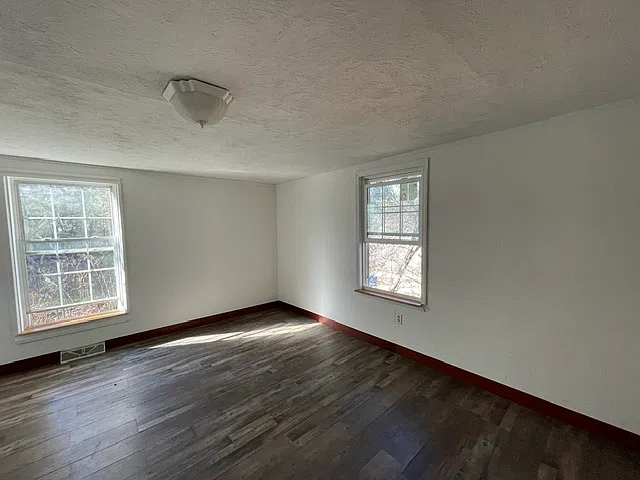 3 bed, 1500 sqft, $995 — Photo 3