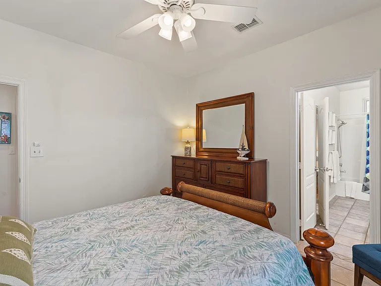 124 E Acapulco St #B — Photo 28