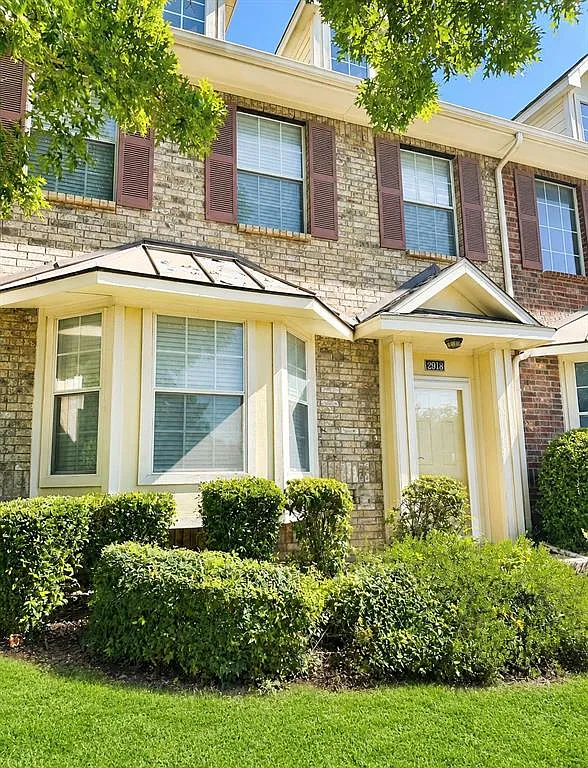 3 bed, 2.5 bath, 1488 sqft, $2,250 — Photo 2